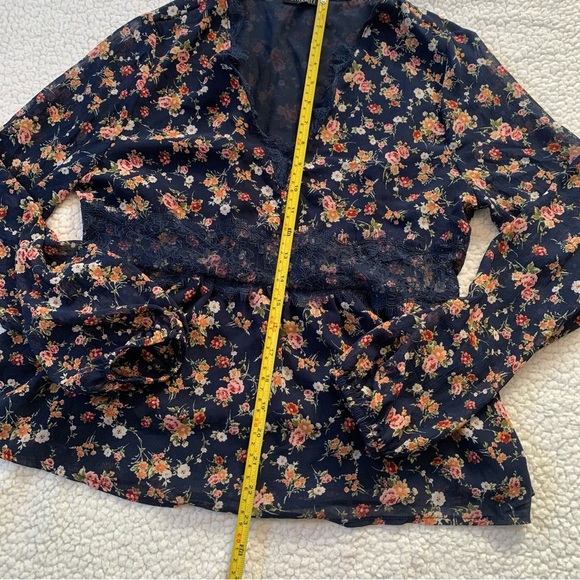 Dynamite Long Sleeved  Floral Blouse - Picture 6 of 7